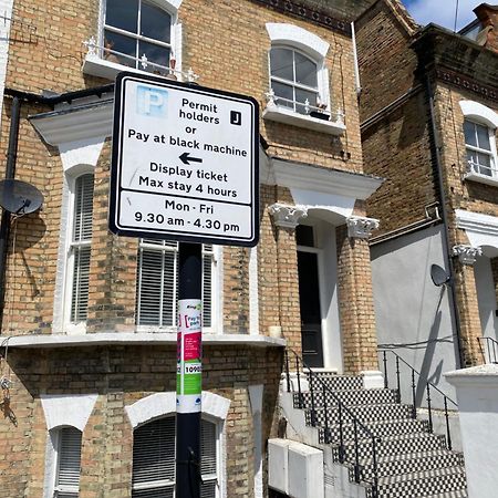 Contemporary Clapham Living Apartment London Exterior photo
