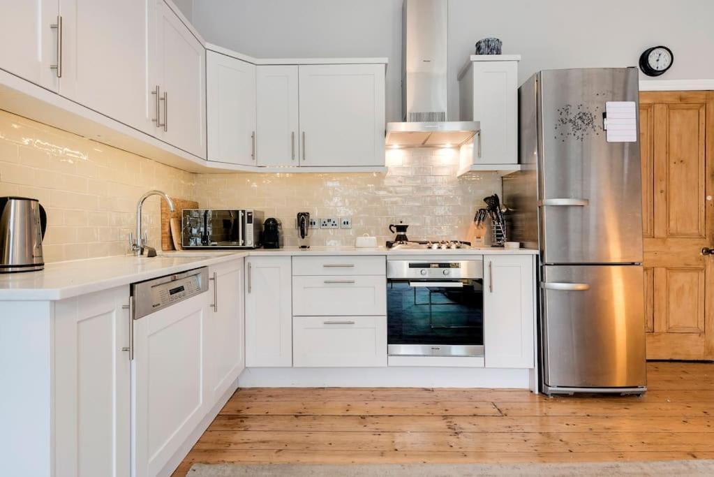 Contemporary Clapham Living Apartment London Exterior photo