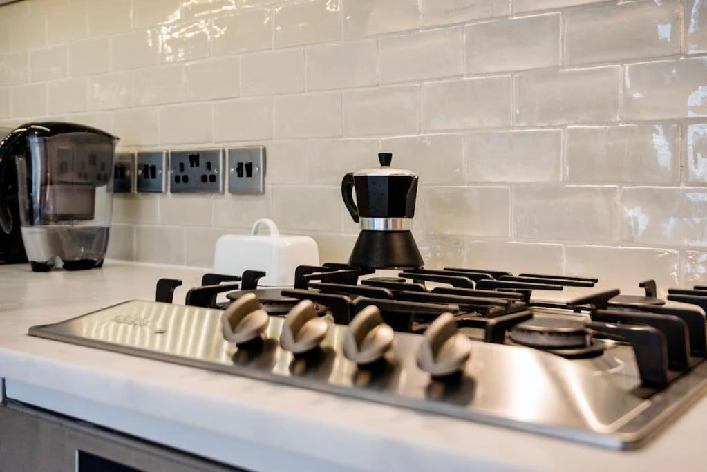 Contemporary Clapham Living Apartment London Exterior photo