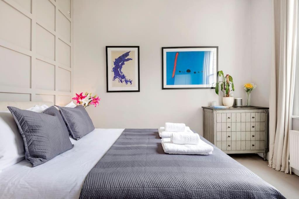 Contemporary Clapham Living Apartment London Exterior photo