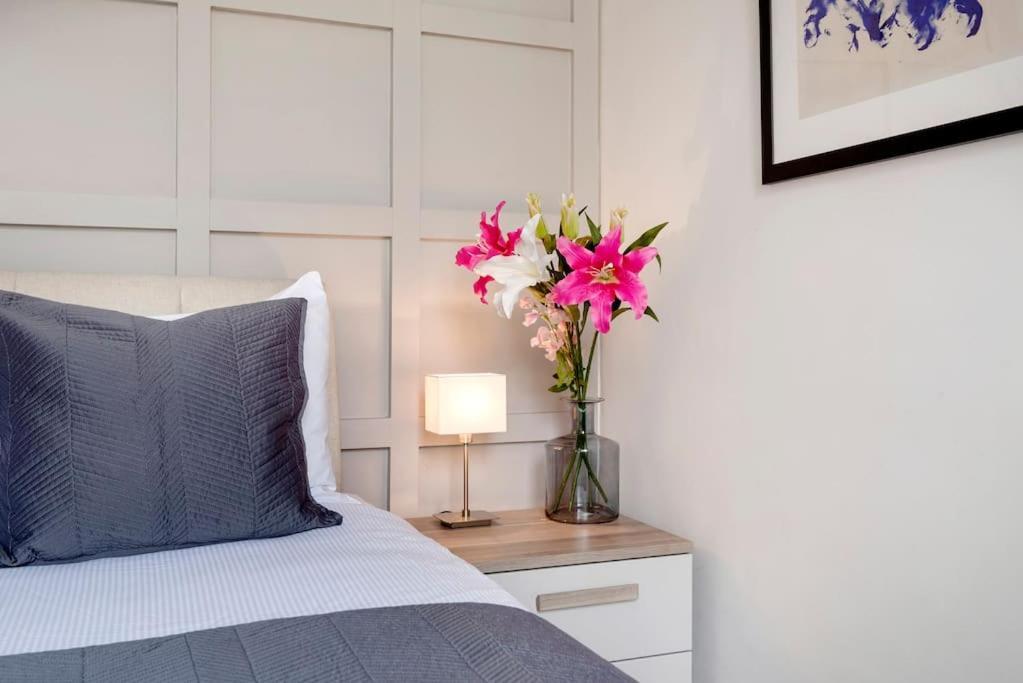 Contemporary Clapham Living Apartment London Exterior photo